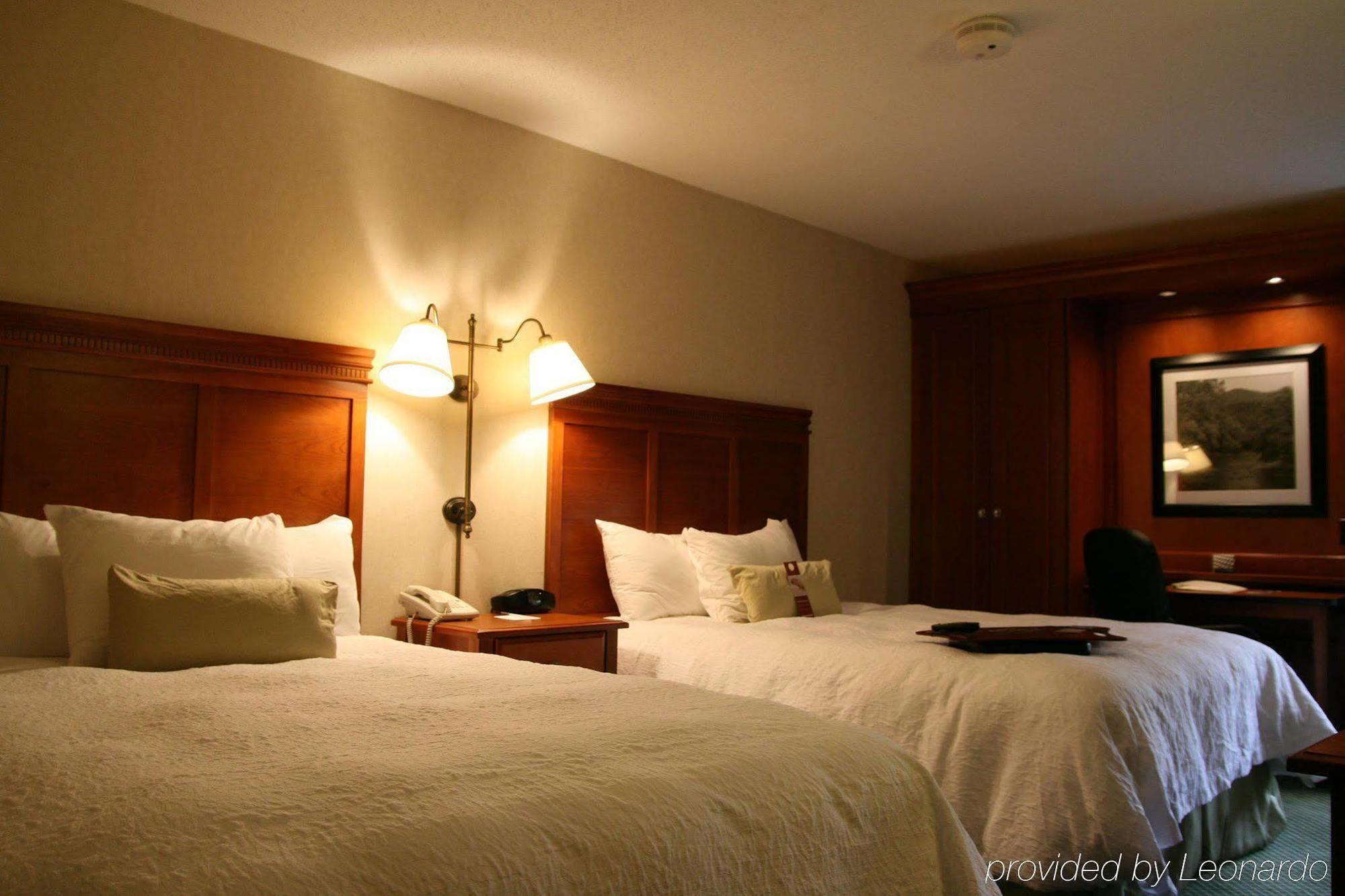 Hampton Inn Шарлотсвілл Номер фото